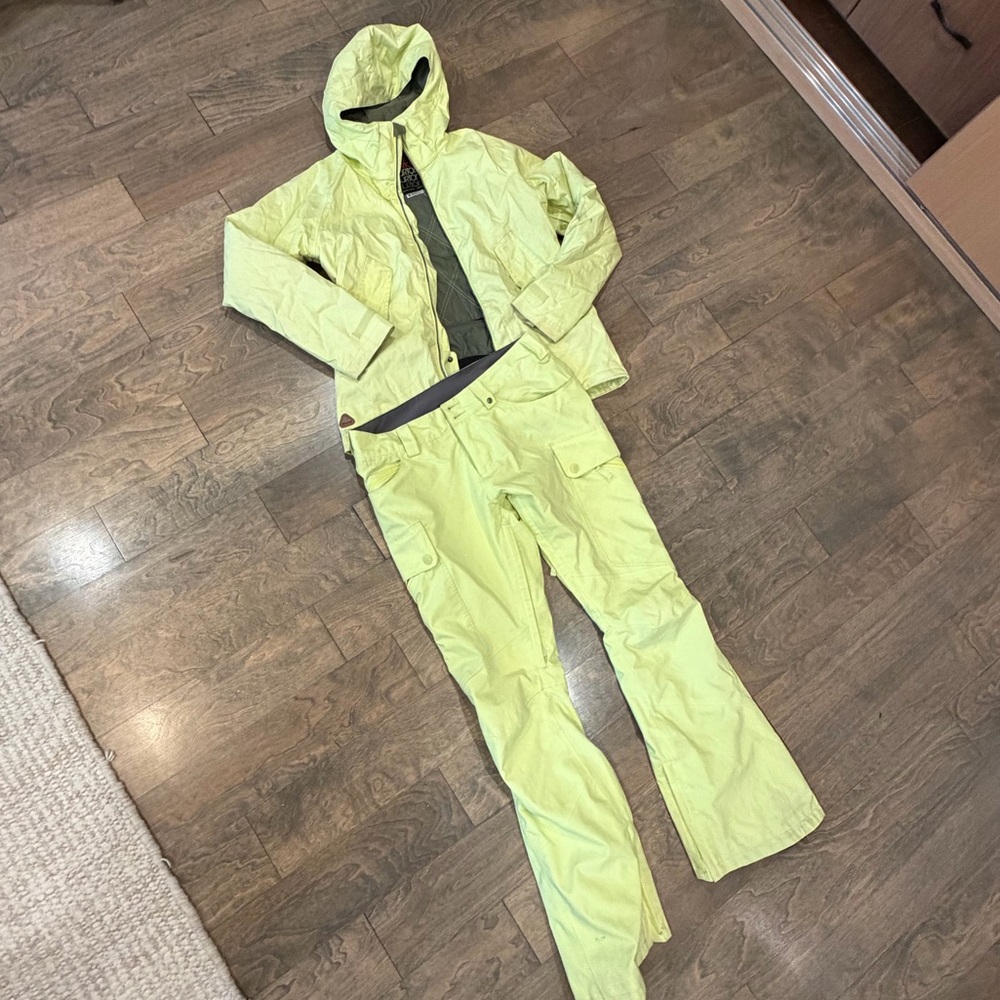 Burton Womens Snowboarding Set